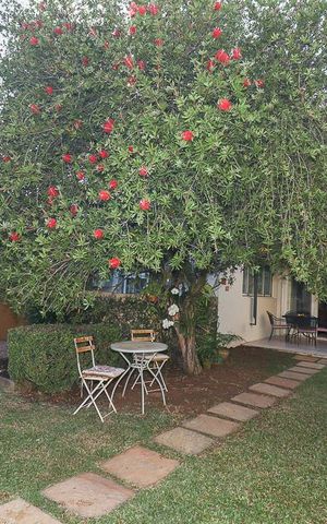 Casa à venda com 372m², 4 quartos e 4 vagasFundos