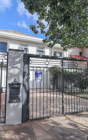 Casa à venda com 372m², 4 quartos e 4 vagasFachada