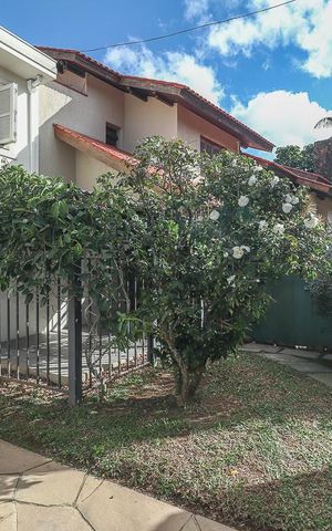 Casa à venda com 372m², 4 quartos e 4 vagasFachada