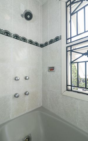 Casa à venda com 372m², 4 quartos e 4 vagasBanheiro da Suíte