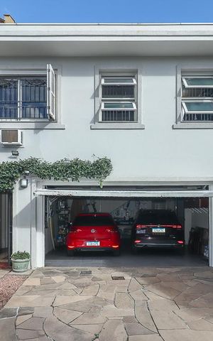 Casa à venda com 372m², 4 quartos e 4 vagasFachada