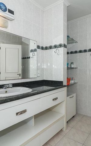 Casa à venda com 372m², 4 quartos e 4 vagasBanheiro da Suíte