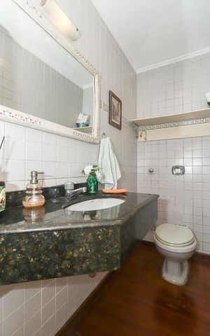 Casa à venda com 372m², 4 quartos e 4 vagasLavabo
