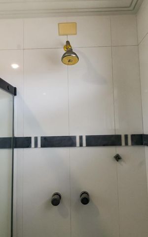 Casa de condomínio à venda com 1100m², 5 quartos e 4 vagas Casa de condomínio à venda com 1100m², 5 quartos e 4 vagasBanheiro da Suíte 3
