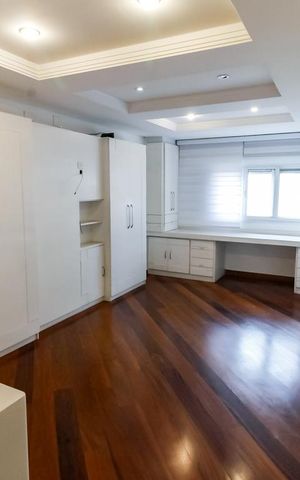 Casa de condomínio à venda com 1100m², 5 quartos e 4 vagas Casa de condomínio à venda com 1100m², 5 quartos e 4 vagasQuarto