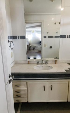 Casa de condomínio à venda com 1100m², 5 quartos e 4 vagas Casa de condomínio à venda com 1100m², 5 quartos e 4 vagasBanheiro da Suíte 3