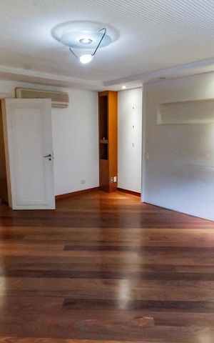 Casa de condomínio à venda com 1100m², 5 quartos e 4 vagas Casa de condomínio à venda com 1100m², 5 quartos e 4 vagasSuíte 4