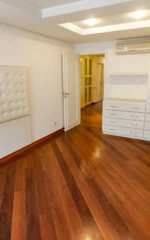Casa de condomínio à venda com 1100m², 5 quartos e 4 vagas Casa de condomínio à venda com 1100m², 5 quartos e 4 vagasQuarto