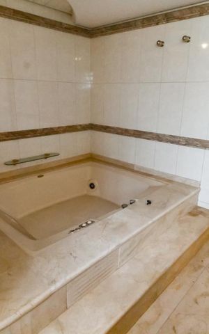 Casa de condomínio à venda com 1100m², 5 quartos e 4 vagas Casa de condomínio à venda com 1100m², 5 quartos e 4 vagasBanheiro 2 da Suíte 4