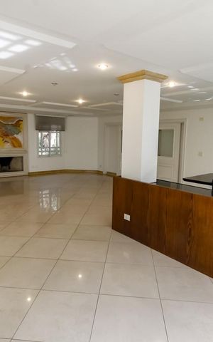 Casa de condomínio à venda com 1100m², 5 quartos e 4 vagas Casa de condomínio à venda com 1100m², 5 quartos e 4 vagasSala 1