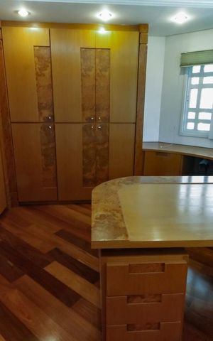 Casa de condomínio à venda com 1100m², 5 quartos e 4 vagas Casa de condomínio à venda com 1100m², 5 quartos e 4 vagasEscritório