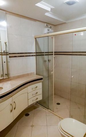 Casa de condomínio à venda com 1100m², 5 quartos e 4 vagas Casa de condomínio à venda com 1100m², 5 quartos e 4 vagasBanheiro Social