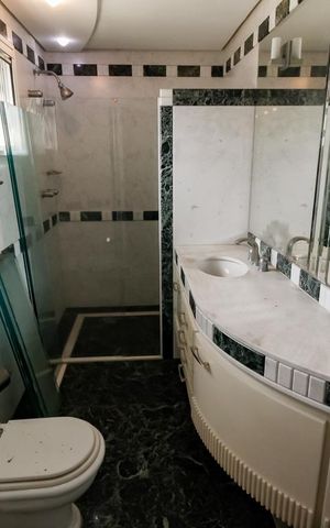 Casa de condomínio à venda com 1100m², 5 quartos e 4 vagas Casa de condomínio à venda com 1100m², 5 quartos e 4 vagasBanheiro da Suíte 4