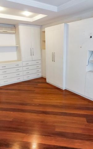 Casa de condomínio à venda com 1100m², 5 quartos e 4 vagas Casa de condomínio à venda com 1100m², 5 quartos e 4 vagasQuarto