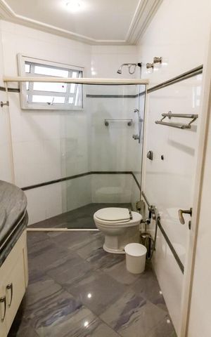 Casa de condomínio à venda com 1100m², 5 quartos e 4 vagas Casa de condomínio à venda com 1100m², 5 quartos e 4 vagasBanheiro da Suíte 2