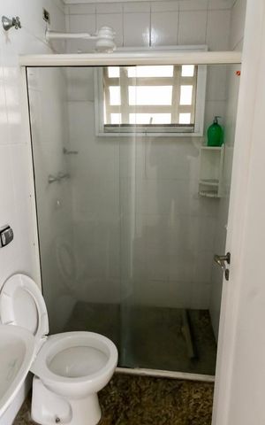 Casa de condomínio à venda com 1100m², 5 quartos e 4 vagas Casa de condomínio à venda com 1100m², 5 quartos e 4 vagasBanheiro de serviço