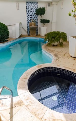 Casa de condomínio à venda com 1100m², 5 quartos e 4 vagas Casa de condomínio à venda com 1100m², 5 quartos e 4 vagasÁrea piscina