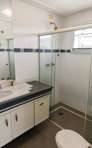 Casa de condomínio à venda com 1100m², 5 quartos e 4 vagas Casa de condomínio à venda com 1100m², 5 quartos e 4 vagasBanheiro da Suíte 3