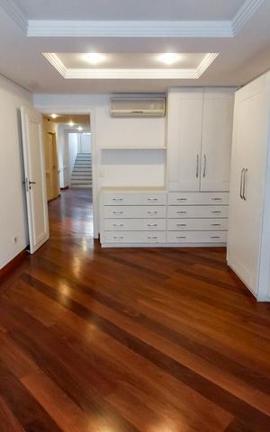 Casa de condomínio à venda com 1100m², 5 quartos e 4 vagas Casa de condomínio à venda com 1100m², 5 quartos e 4 vagasQuarto