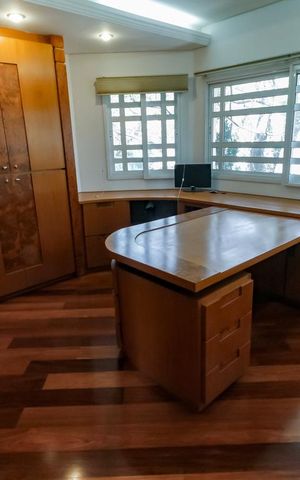 Casa de condomínio à venda com 1100m², 5 quartos e 4 vagas Casa de condomínio à venda com 1100m², 5 quartos e 4 vagasEscritório