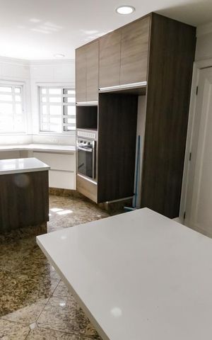 Casa de condomínio à venda com 1100m², 5 quartos e 4 vagas Casa de condomínio à venda com 1100m², 5 quartos e 4 vagasCozinha - Armários