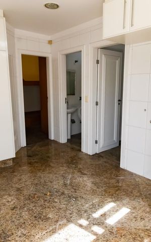 Casa de condomínio à venda com 1100m², 5 quartos e 4 vagas Casa de condomínio à venda com 1100m², 5 quartos e 4 vagasÁrea de Serviço