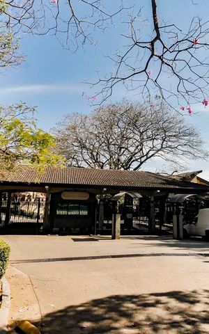 Casa de condomínio à venda com 1100m², 5 quartos e 4 vagas Casa de condomínio à venda com 1100m², 5 quartos e 4 vagasFachado do condomínio