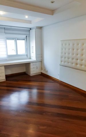 Casa de condomínio à venda com 1100m², 5 quartos e 4 vagas Casa de condomínio à venda com 1100m², 5 quartos e 4 vagasQuarto