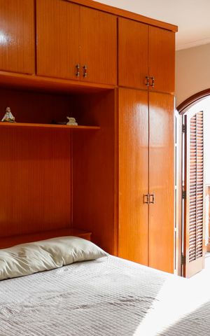 Casa à venda com 139m², 5 quartos e 2 vagas Casa à venda com 139m², 5 quartos e 2 vagasSuíte
