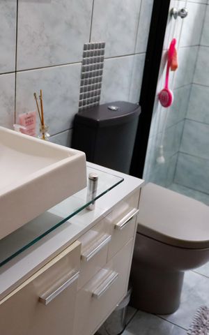 Casa à venda com 139m², 5 quartos e 2 vagas Casa à venda com 139m², 5 quartos e 2 vagasBanheiro