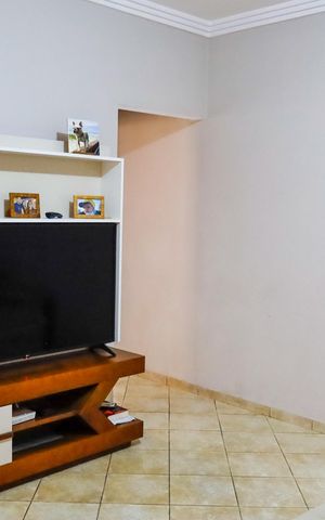Casa à venda com 139m², 5 quartos e 2 vagas Casa à venda com 139m², 5 quartos e 2 vagasSala