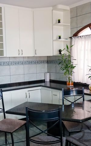 Casa à venda com 139m², 5 quartos e 2 vagas Casa à venda com 139m², 5 quartos e 2 vagasCozinha