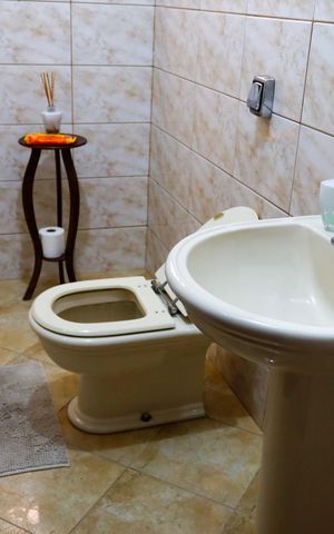 Casa à venda com 139m², 5 quartos e 2 vagas Casa à venda com 139m², 5 quartos e 2 vagasLavabo