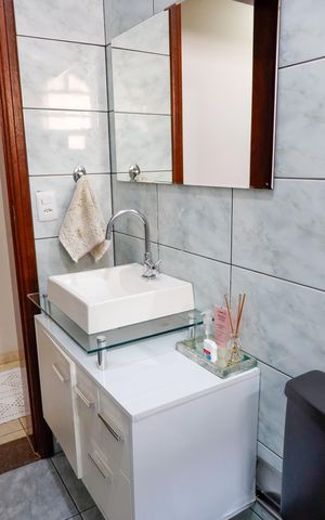 Casa à venda com 139m², 5 quartos e 2 vagas Casa à venda com 139m², 5 quartos e 2 vagasBanheiro
