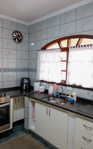 Casa à venda com 139m², 5 quartos e 2 vagas Casa à venda com 139m², 5 quartos e 2 vagasCozinha