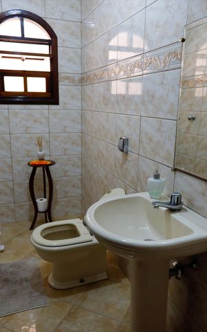 Casa à venda com 139m², 5 quartos e 2 vagas Casa à venda com 139m², 5 quartos e 2 vagasLavabo