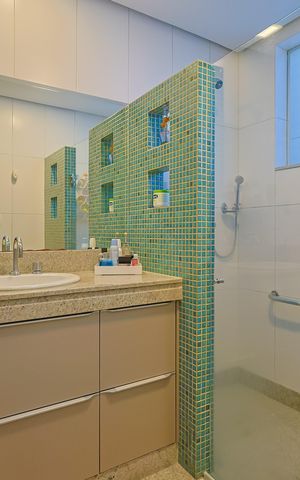 Casa à venda com 292m², 4 quartos e 4 vagas Casa à venda com 292m², 4 quartos e 4 vagasBanheiro da Suíte