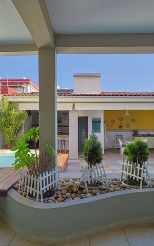 Casa à venda com 292m², 4 quartos e 4 vagas Casa à venda com 292m², 4 quartos e 4 vagasVaranda gourmet