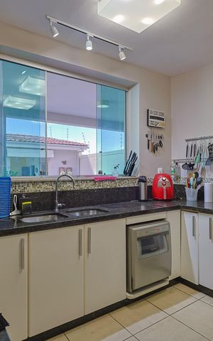 Casa à venda com 292m², 4 quartos e 4 vagas Casa à venda com 292m², 4 quartos e 4 vagasCozinha
