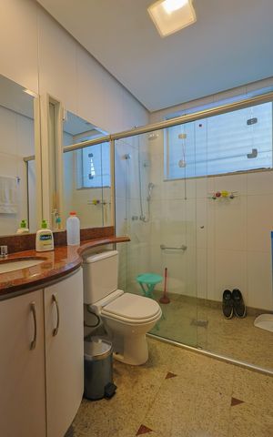 Casa à venda com 292m², 4 quartos e 4 vagas Casa à venda com 292m², 4 quartos e 4 vagasBanheiro Social