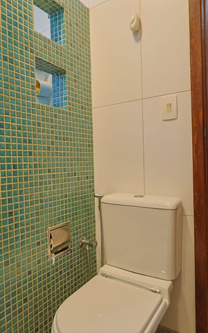 Casa à venda com 292m², 4 quartos e 4 vagas Casa à venda com 292m², 4 quartos e 4 vagasBanheiro da Suíte