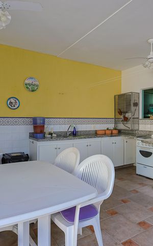 Casa à venda com 292m², 4 quartos e 4 vagas Casa à venda com 292m², 4 quartos e 4 vagasVaranda gourmet