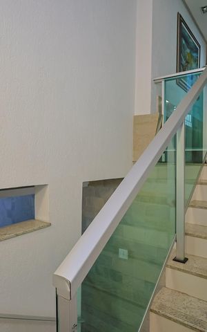 Casa à venda com 292m², 4 quartos e 4 vagas Casa à venda com 292m², 4 quartos e 4 vagasCorredor