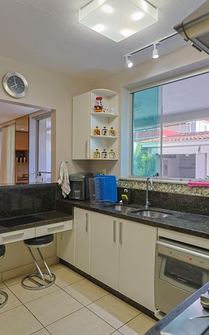 Casa à venda com 292m², 4 quartos e 4 vagas Casa à venda com 292m², 4 quartos e 4 vagasCozinha
