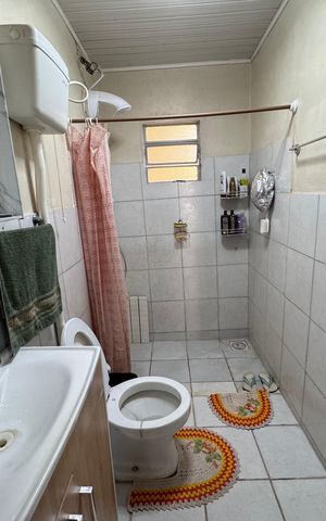 Casa à venda com 96m², 2 quartos e 1 vaga Casa à venda com 96m², 2 quartos e 1 vagaBanheiro