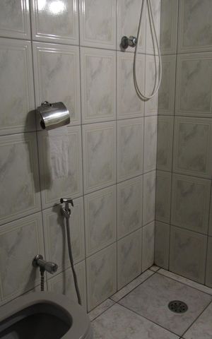Casa à venda com 300m², 2 quartos e 2 vagasBanheiro