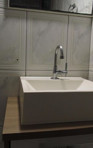 Casa à venda com 300m², 2 quartos e 2 vagasBanheiro