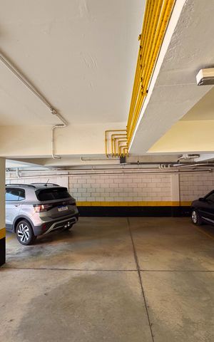 Apartamento à venda com 180m², 3 quartos e 3 vagas Apartamento à venda com 180m², 3 quartos e 3 vagasGaragem