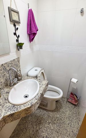 Apartamento à venda com 180m², 3 quartos e 3 vagas Apartamento à venda com 180m², 3 quartos e 3 vagasLavabo