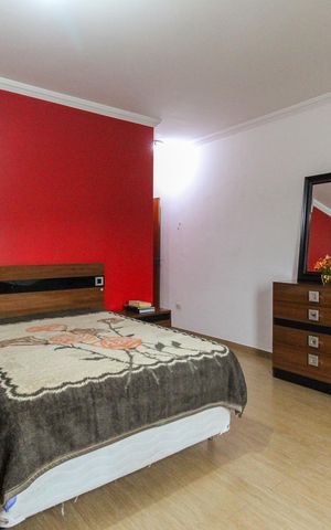 Casa à venda com 260m², 4 quartos e 3 vagas Casa à venda com 260m², 4 quartos e 3 vagasSuíte